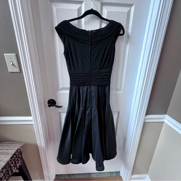 ⭐️ Adrianna Papell Women's Black Satiny Fit &amp; Flare Pleated Cocktail Party Dress