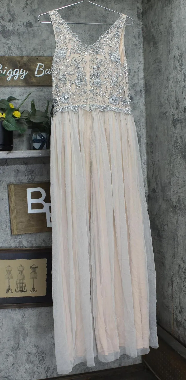 Adrianna Papell Beaded Sleeveless V Neck Bodice Gown Dress Silver Gray / Nude 10