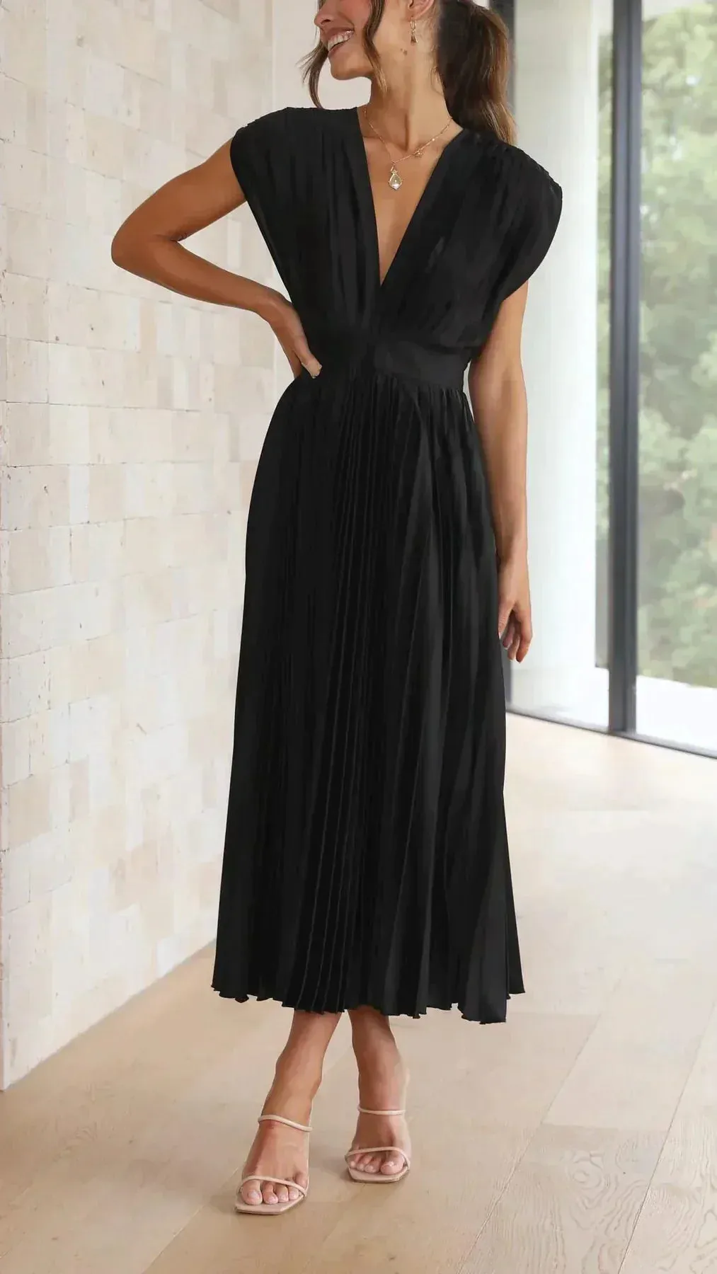 Alexandra - Elegant sexy pleated dress