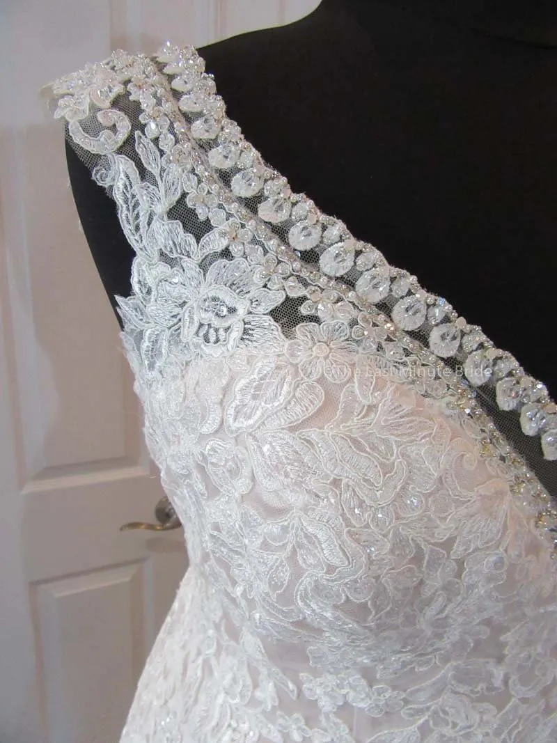 Allure Bridals W411