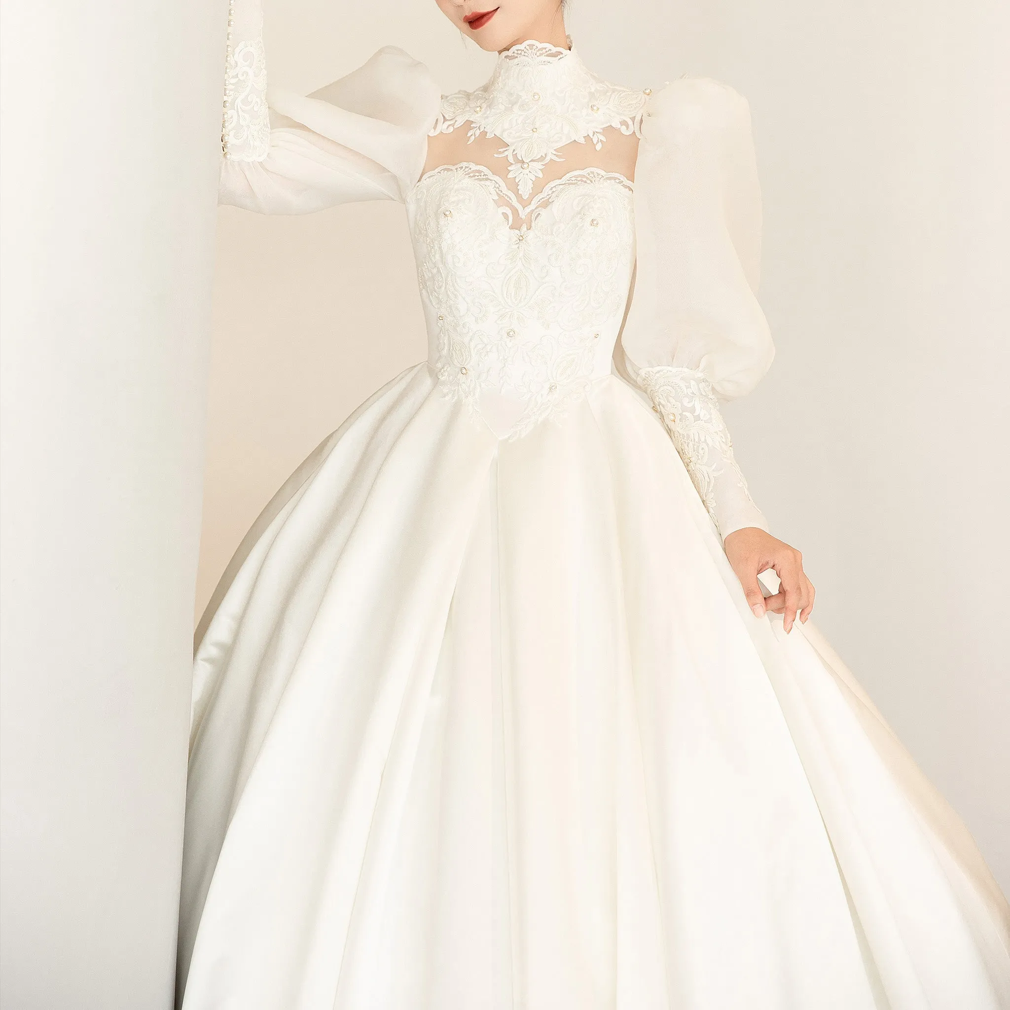 Big Skirt Muslim Wedding Dress with High O-neck and Turtle Neck