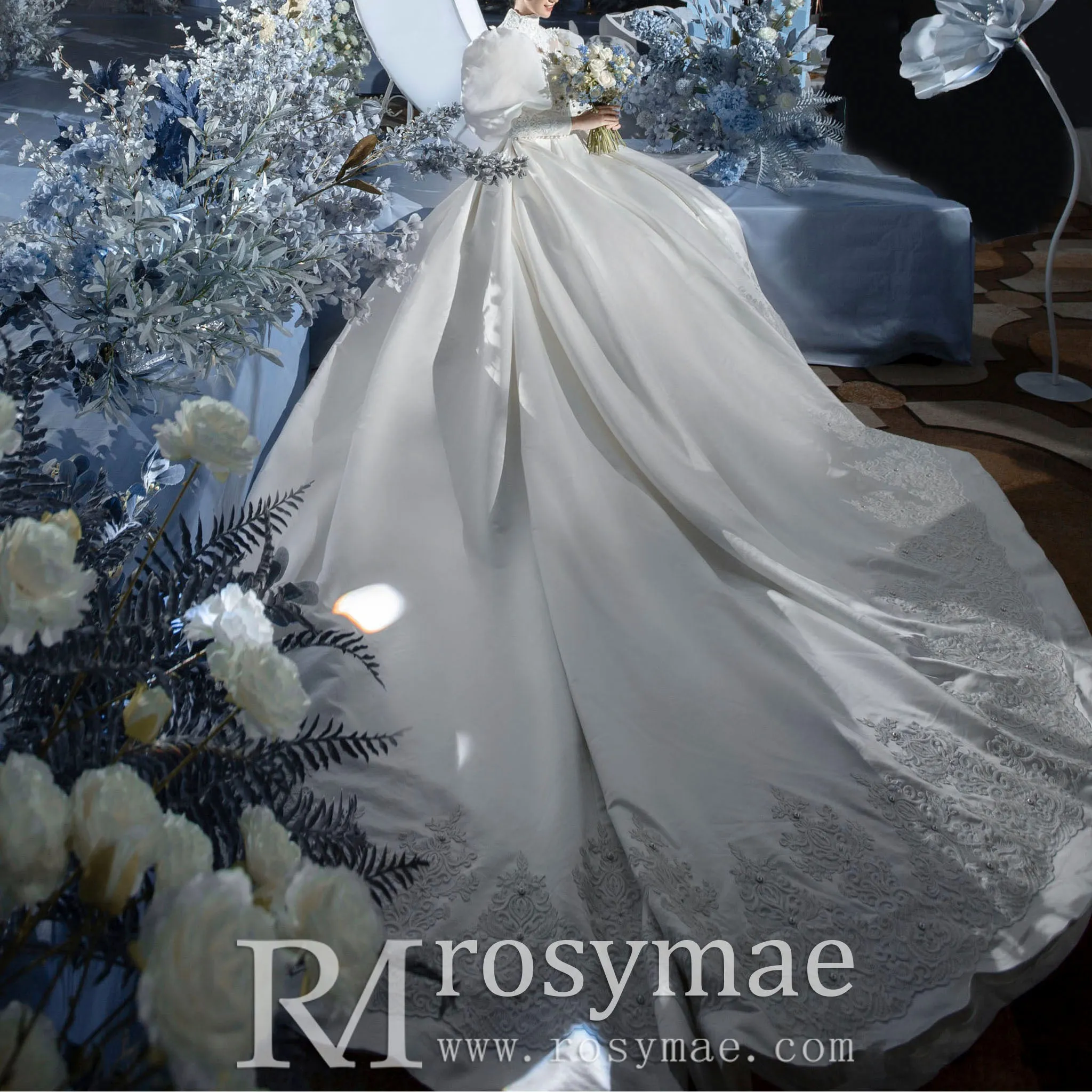 Big Skirt Muslim Wedding Dress with High O-neck and Turtle Neck