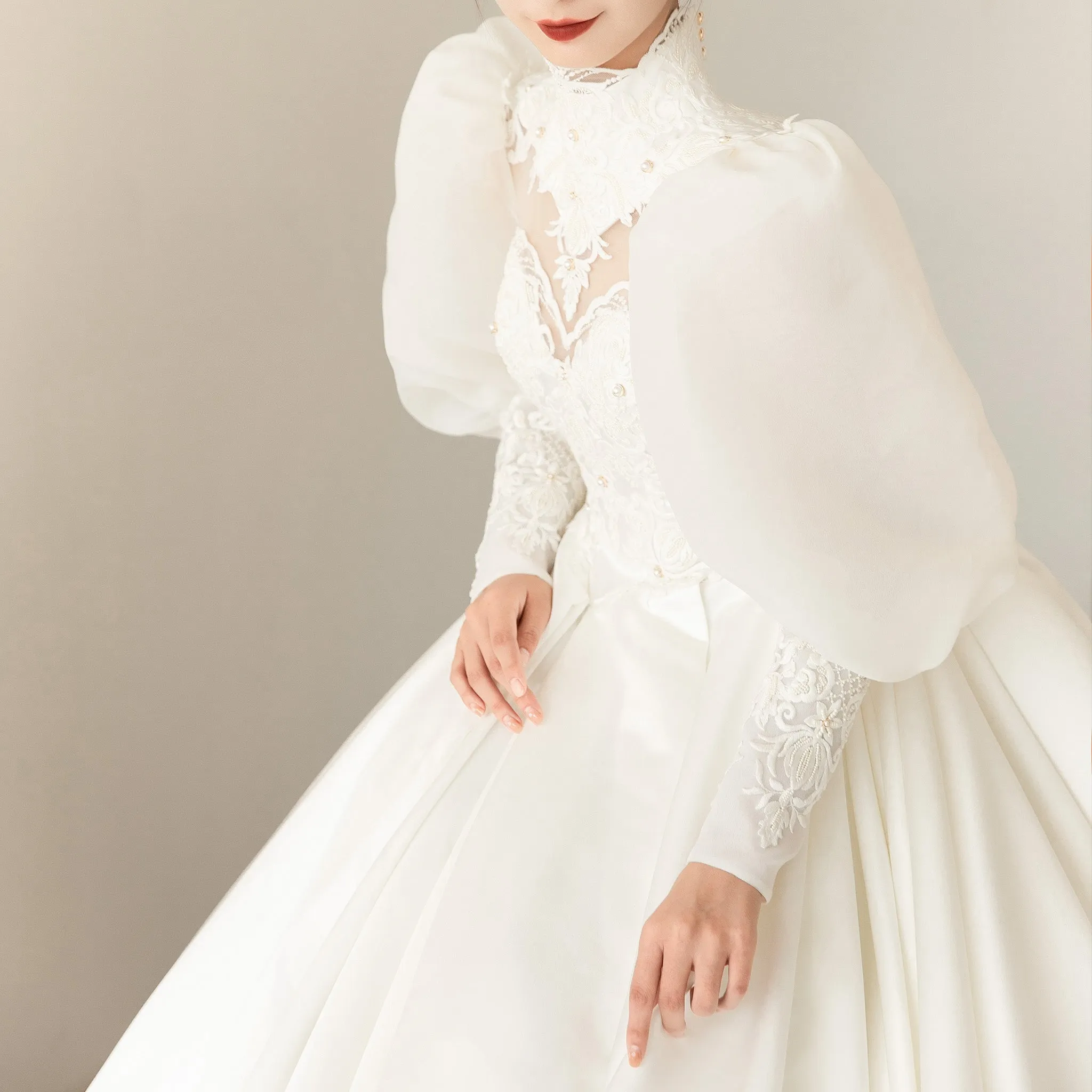 Big Skirt Muslim Wedding Dress with High O-neck and Turtle Neck