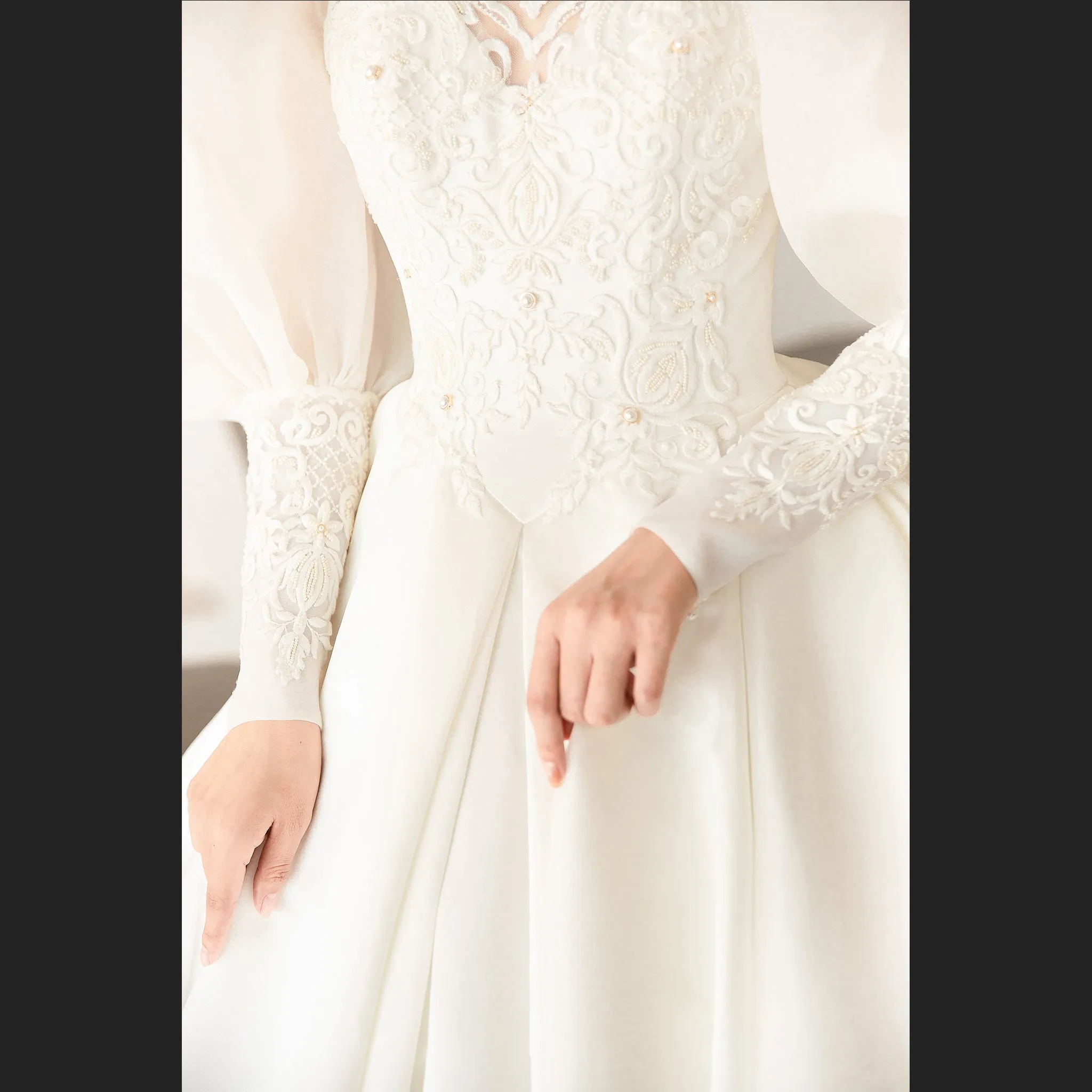 Big Skirt Muslim Wedding Dress with High O-neck and Turtle Neck
