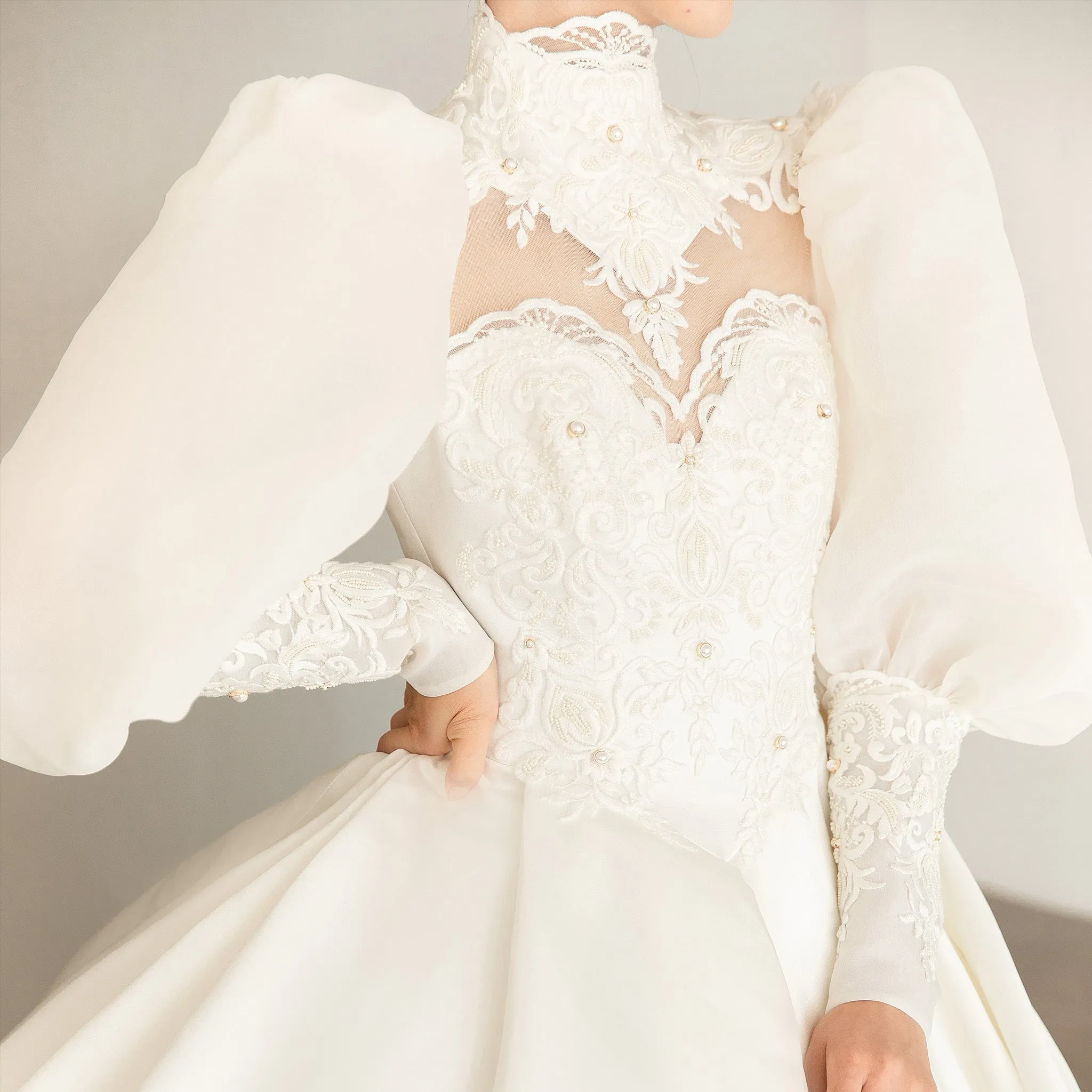 Big Skirt Muslim Wedding Dress with High O-neck and Turtle Neck