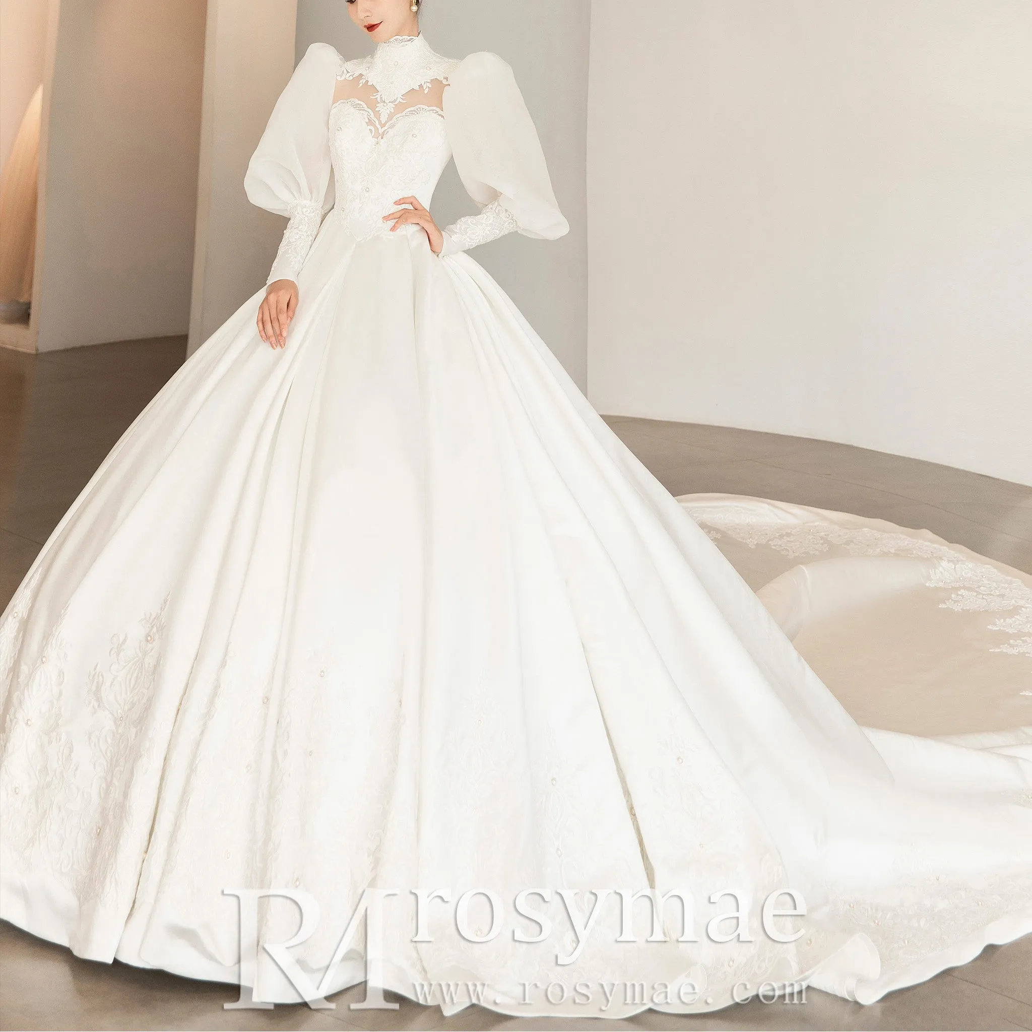 Big Skirt Muslim Wedding Dress with High O-neck and Turtle Neck