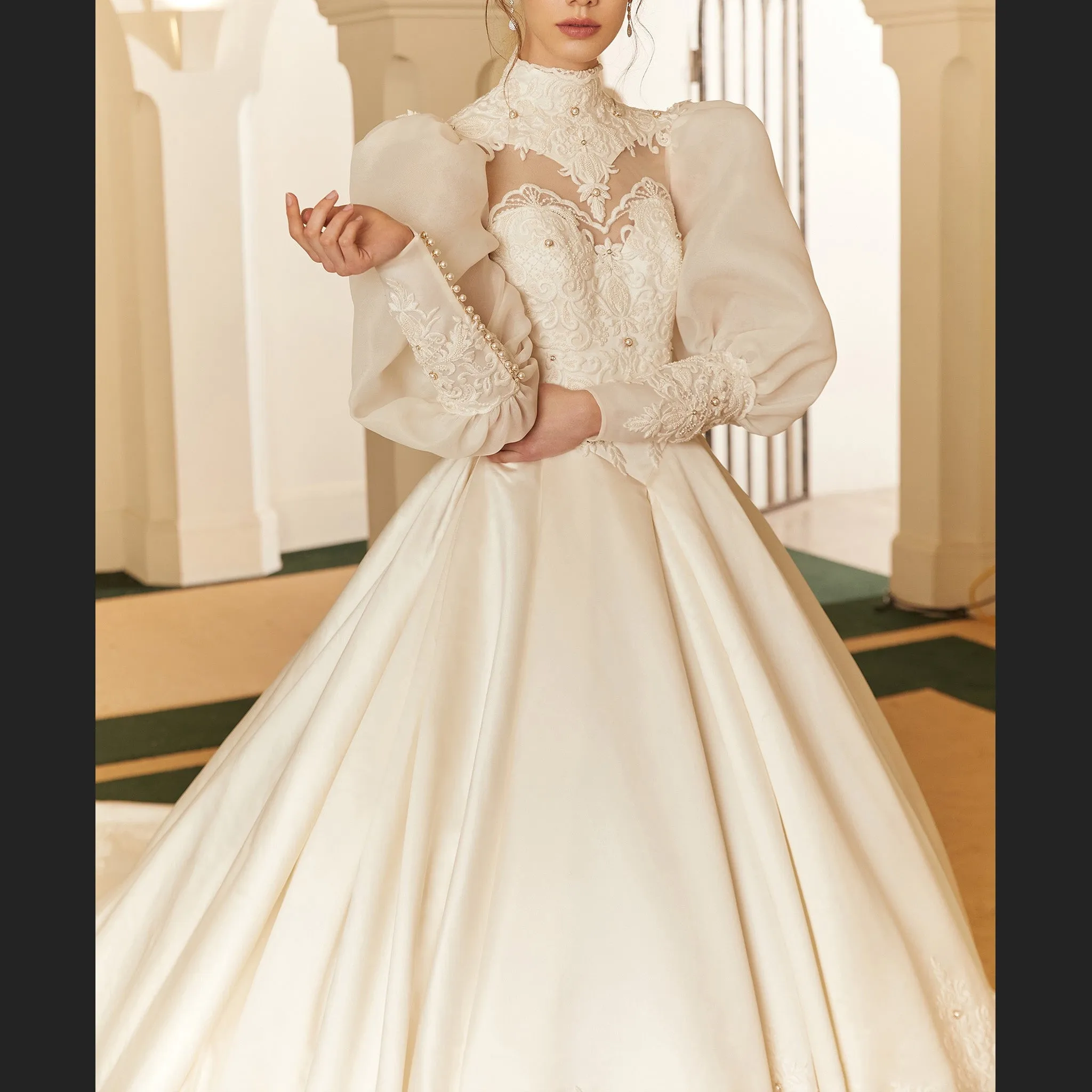 Big Skirt Muslim Wedding Dress with High O-neck and Turtle Neck