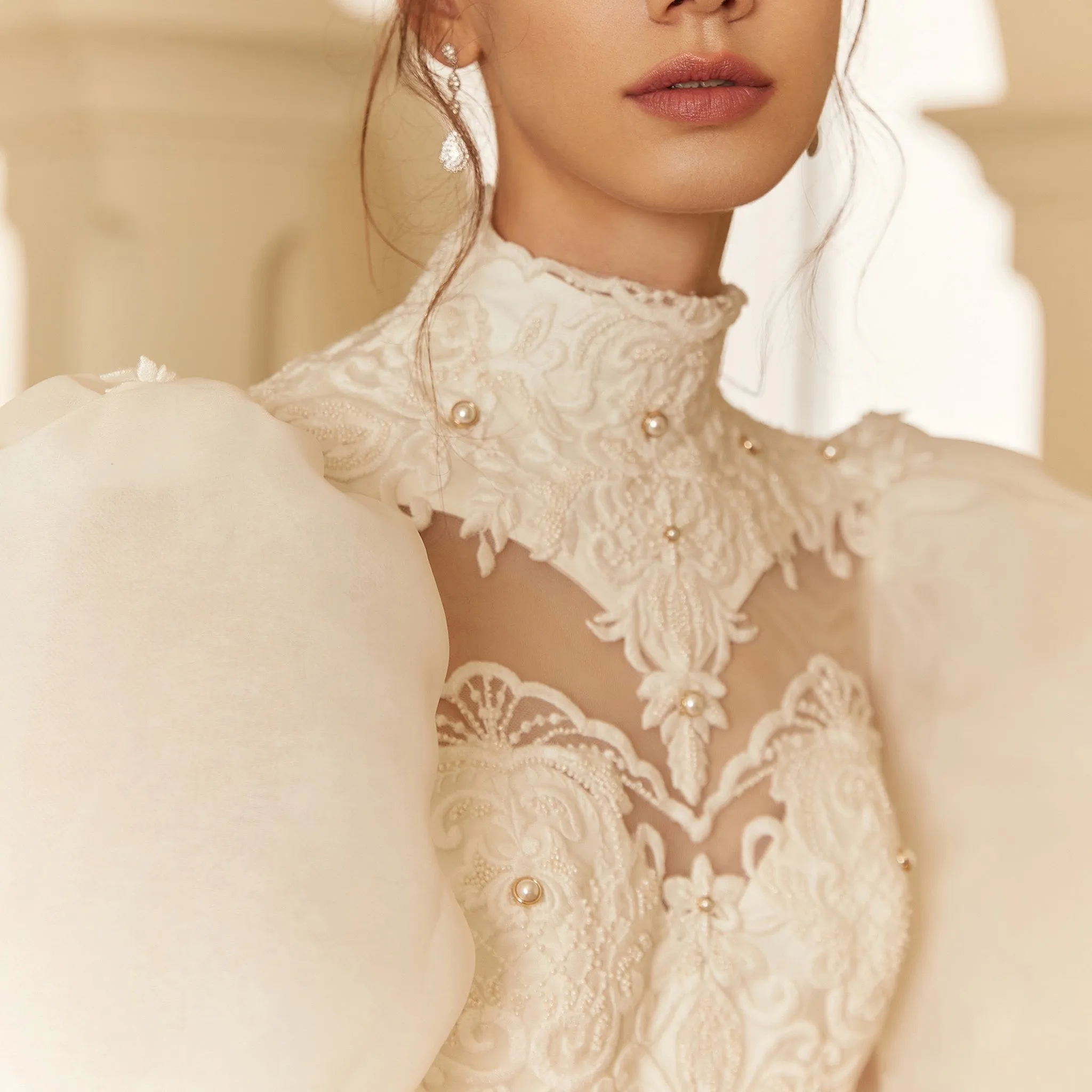 Big Skirt Muslim Wedding Dress with High O-neck and Turtle Neck