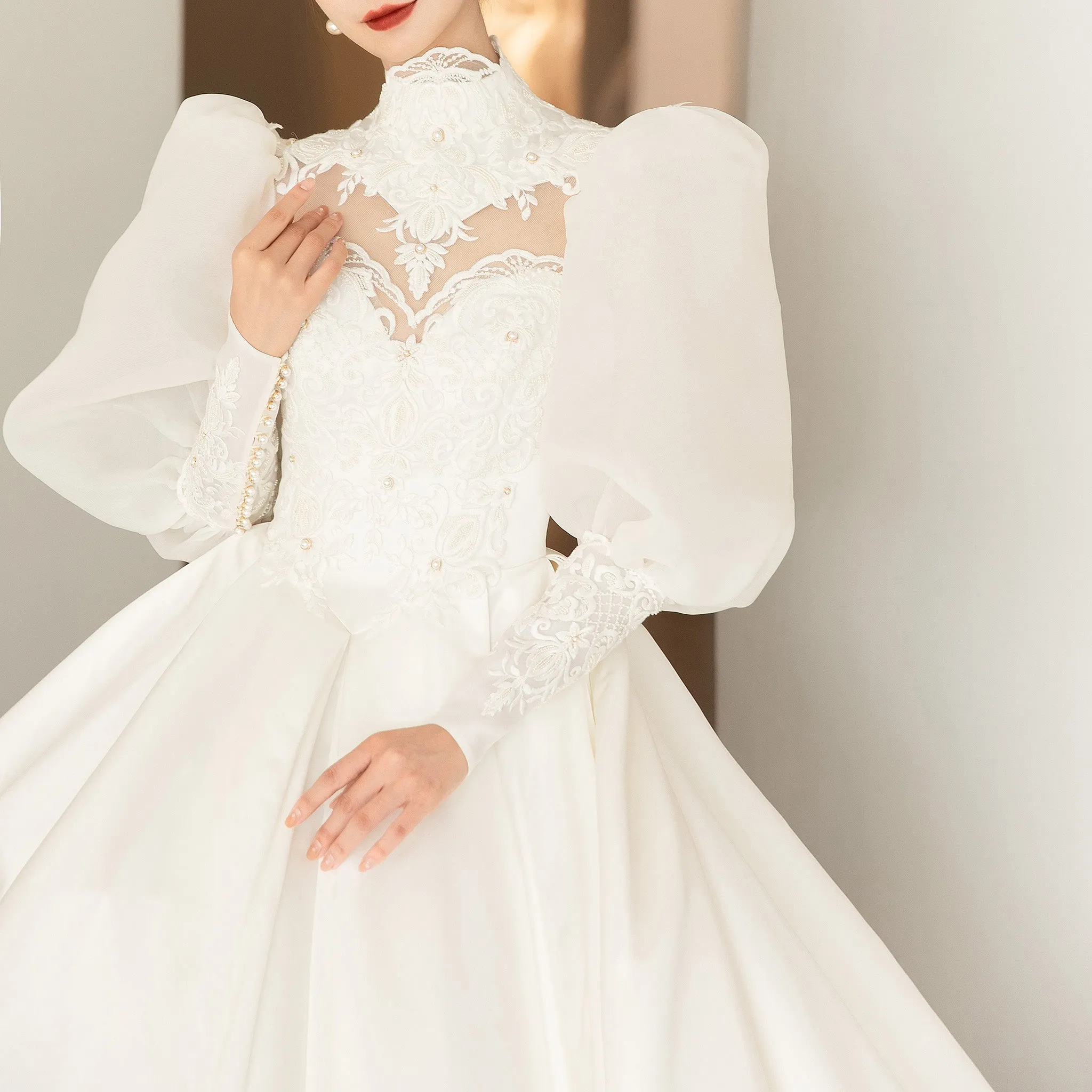 Big Skirt Muslim Wedding Dress with High O-neck and Turtle Neck