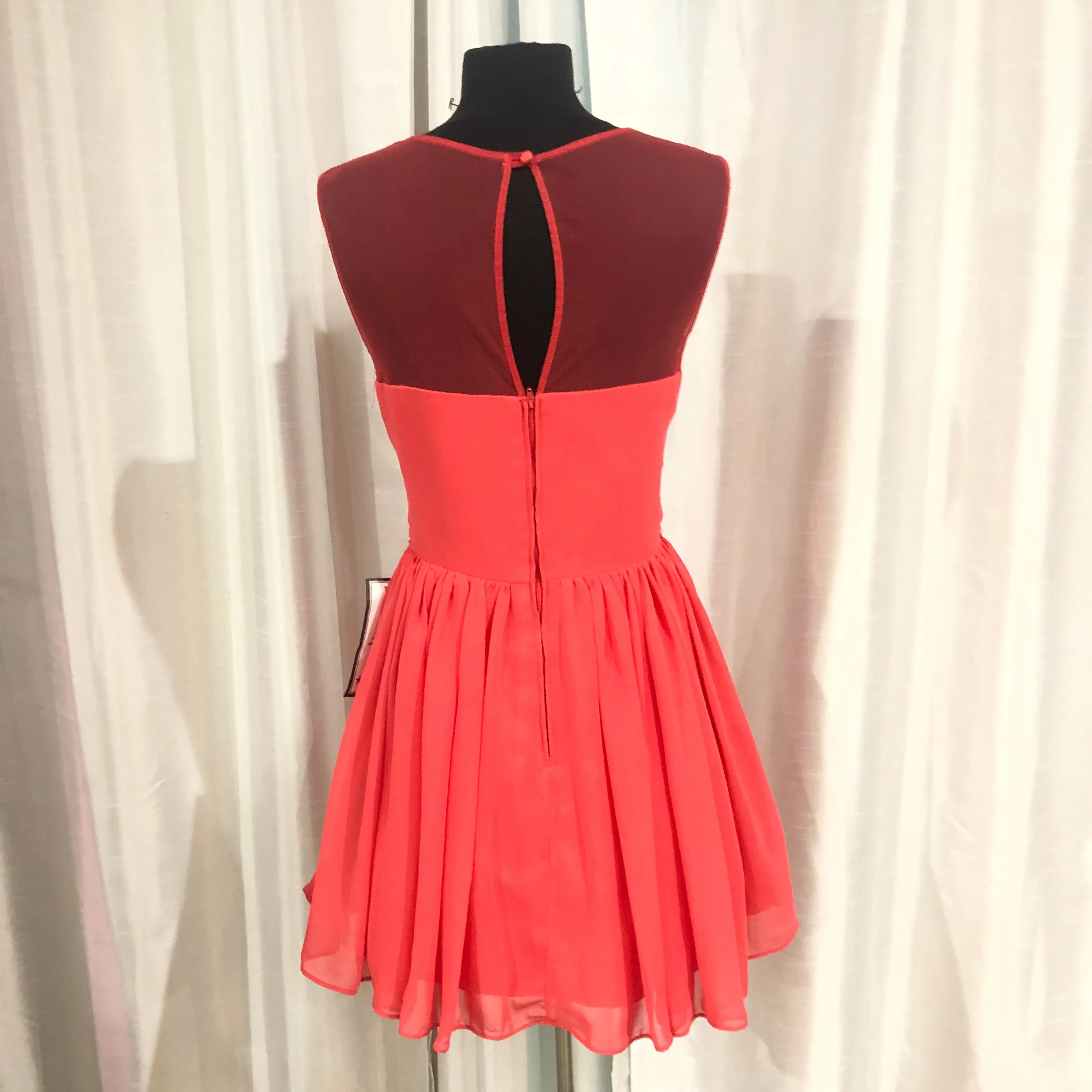 BOUTIQUE Short Coral Gown Size 9/10 NWT