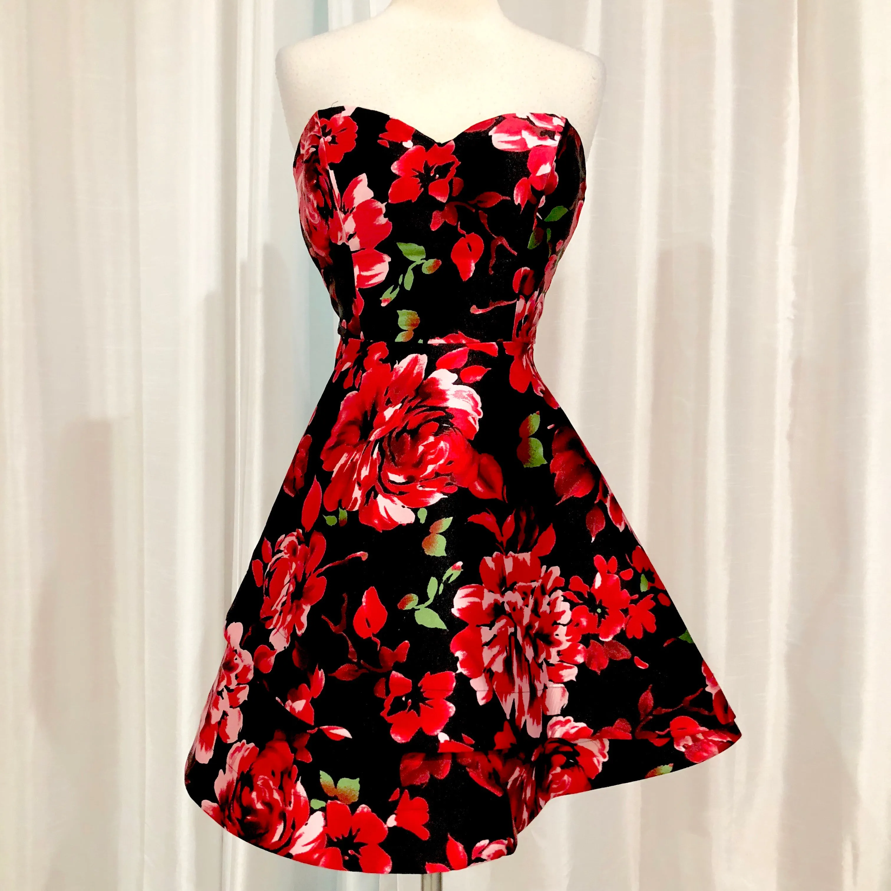 BOUTIQUE Short Red Floral Strapless Gown Size 7/8