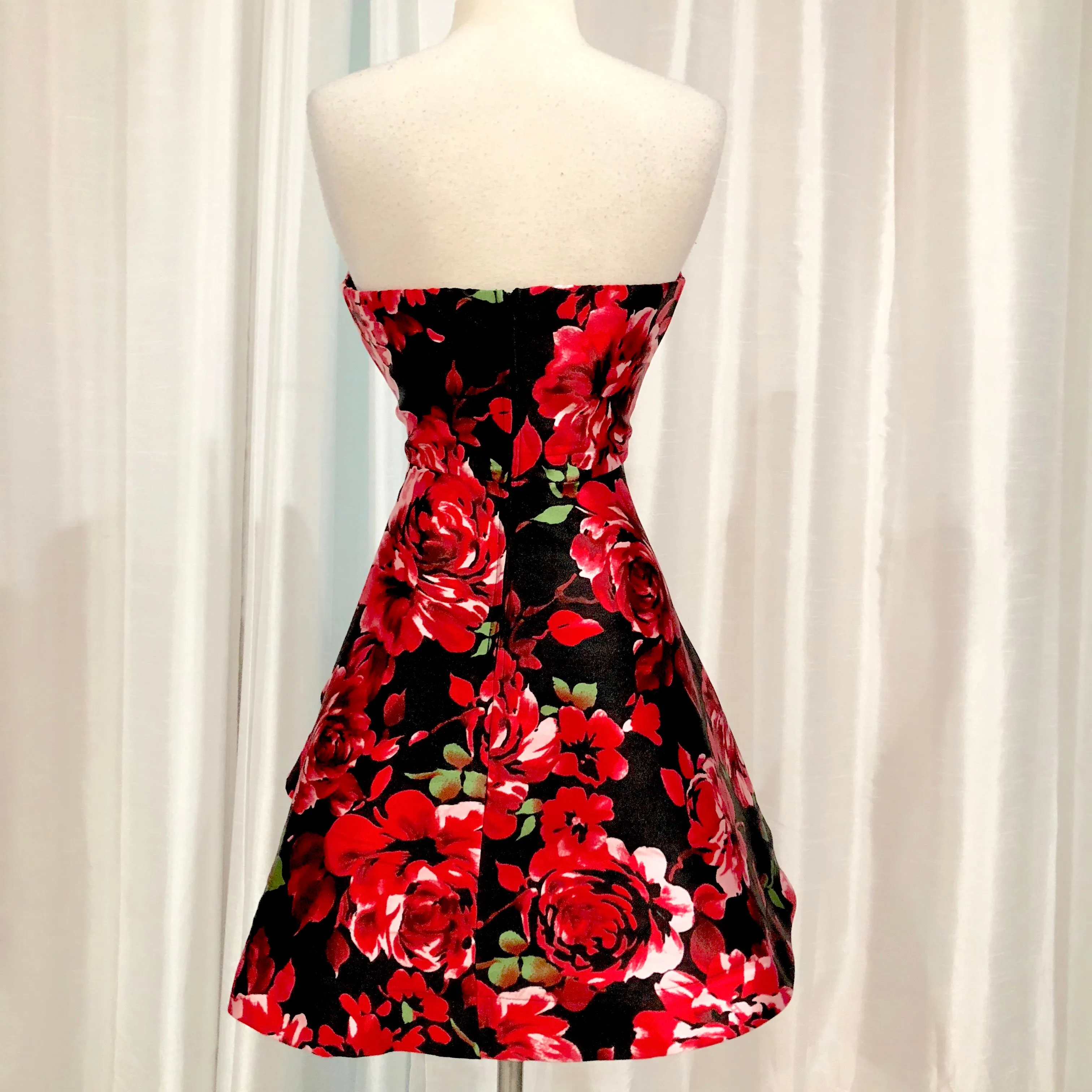 BOUTIQUE Short Red Floral Strapless Gown Size 7/8
