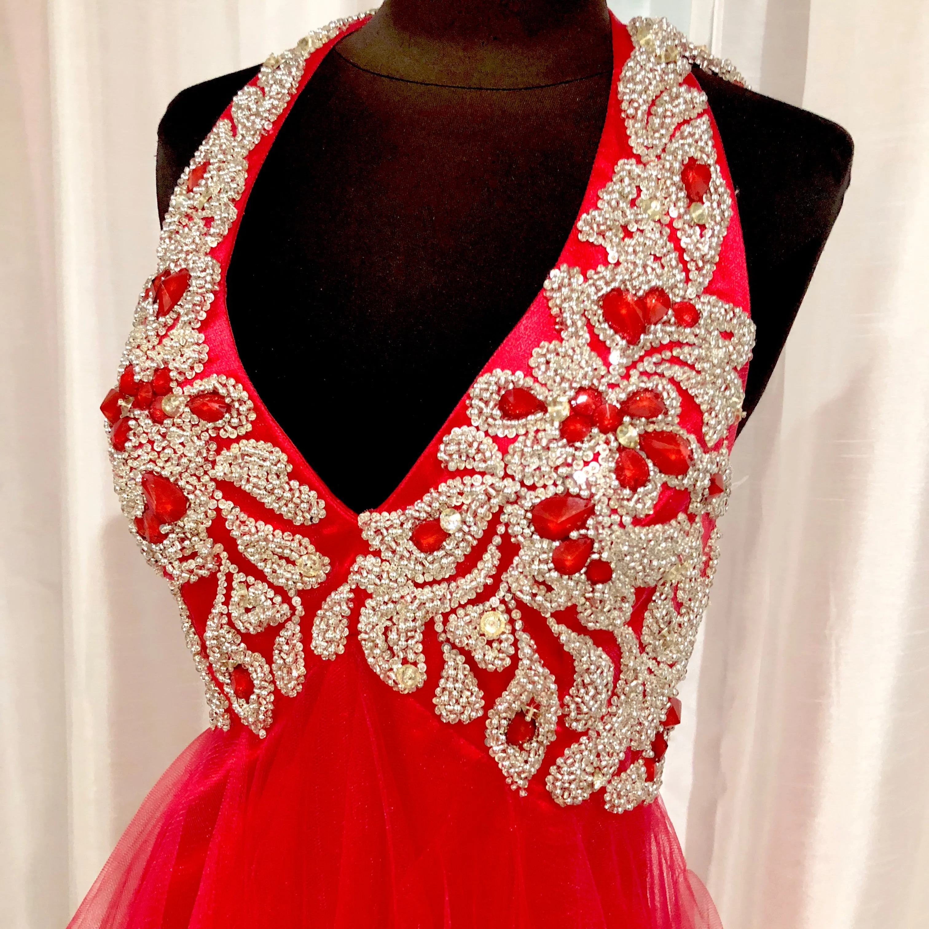 BOUTIQUE Short Red Halter Gown Size 10