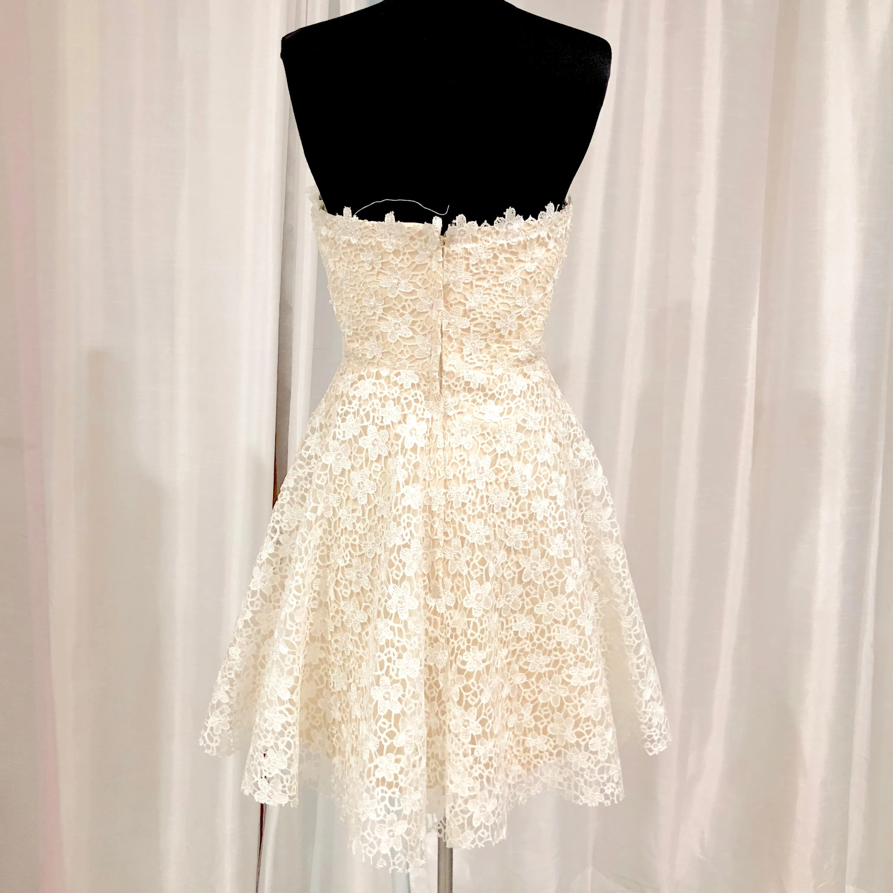 BOUTIQUE Short Strapless White & Nude Gown Size 5/6