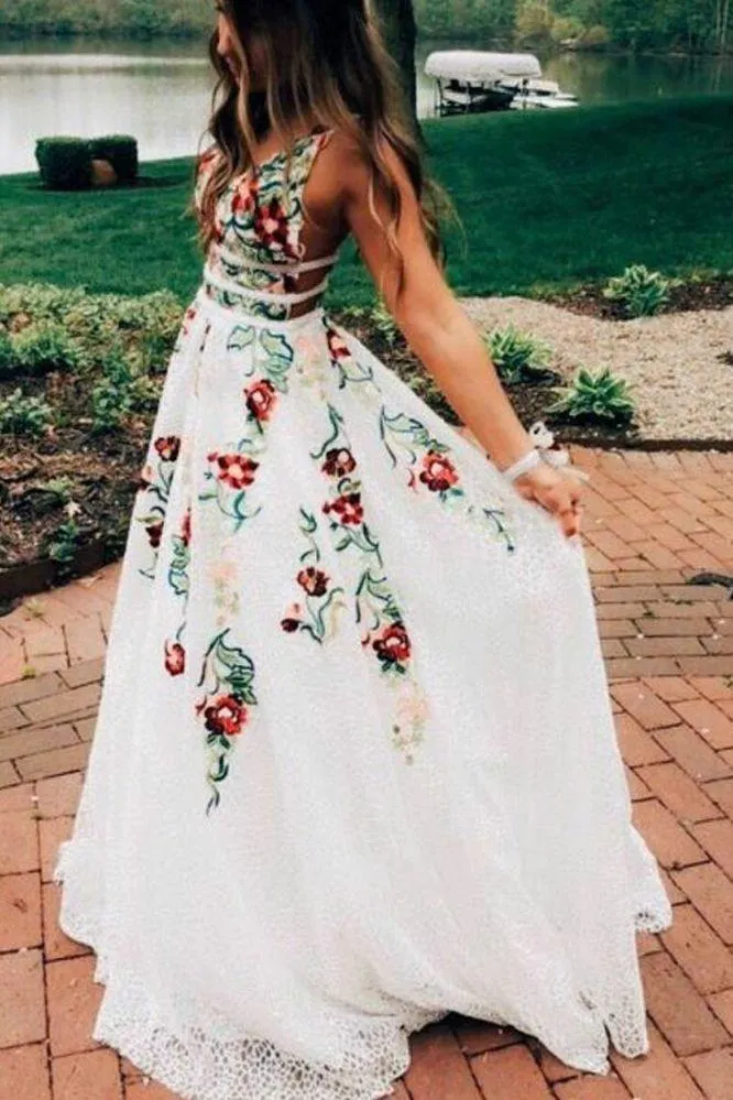 Colorful Embroidery Lace Prom Dresses with V-neckline