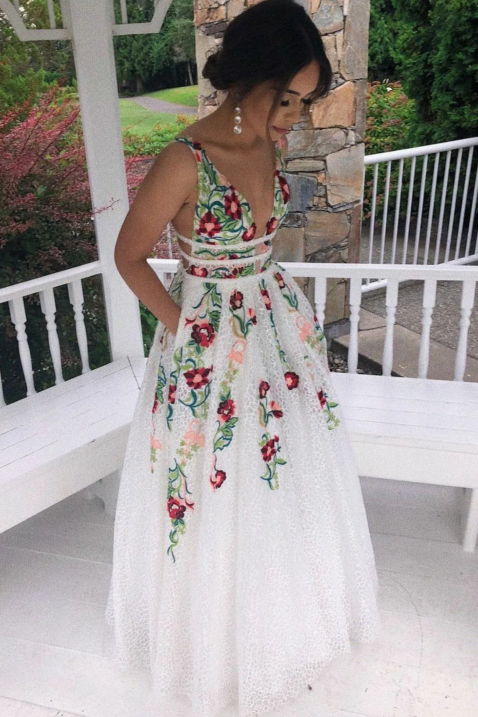 Colorful Embroidery Lace Prom Dresses with V-neckline