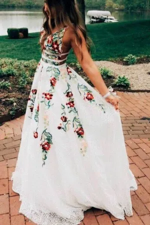 Colorful Embroidery Lace Prom Dresses with V-neckline