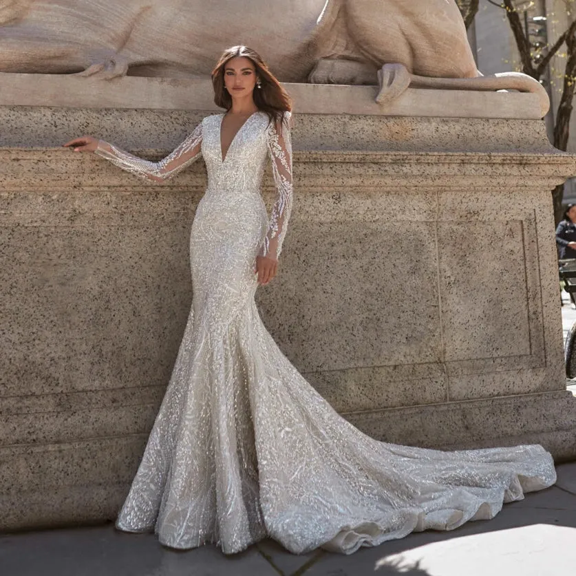Custom V-Neck Mermaid Wedding Dress with Beaded Embroidery & Lace Appliqués – Elegant Trumpet Bridal Gown