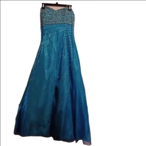 DALIA, BEAUTIFUL CINDERELLA TYPE DRESS, LOTS OF BEADING, LOTS OF LAYERING.