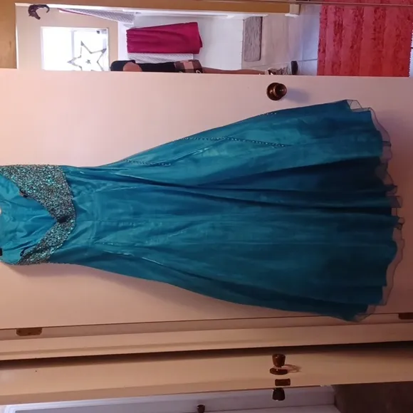 DALIA, BEAUTIFUL CINDERELLA TYPE DRESS, LOTS OF BEADING, LOTS OF LAYERING.