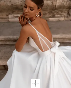 Elegant Satin V-Neck Wedding Dresses With Pockets