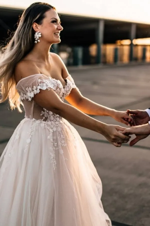 Fabulous Tulle A-line Lace Appliques Off-the-Shoulder Wedding Dresses, MW1096