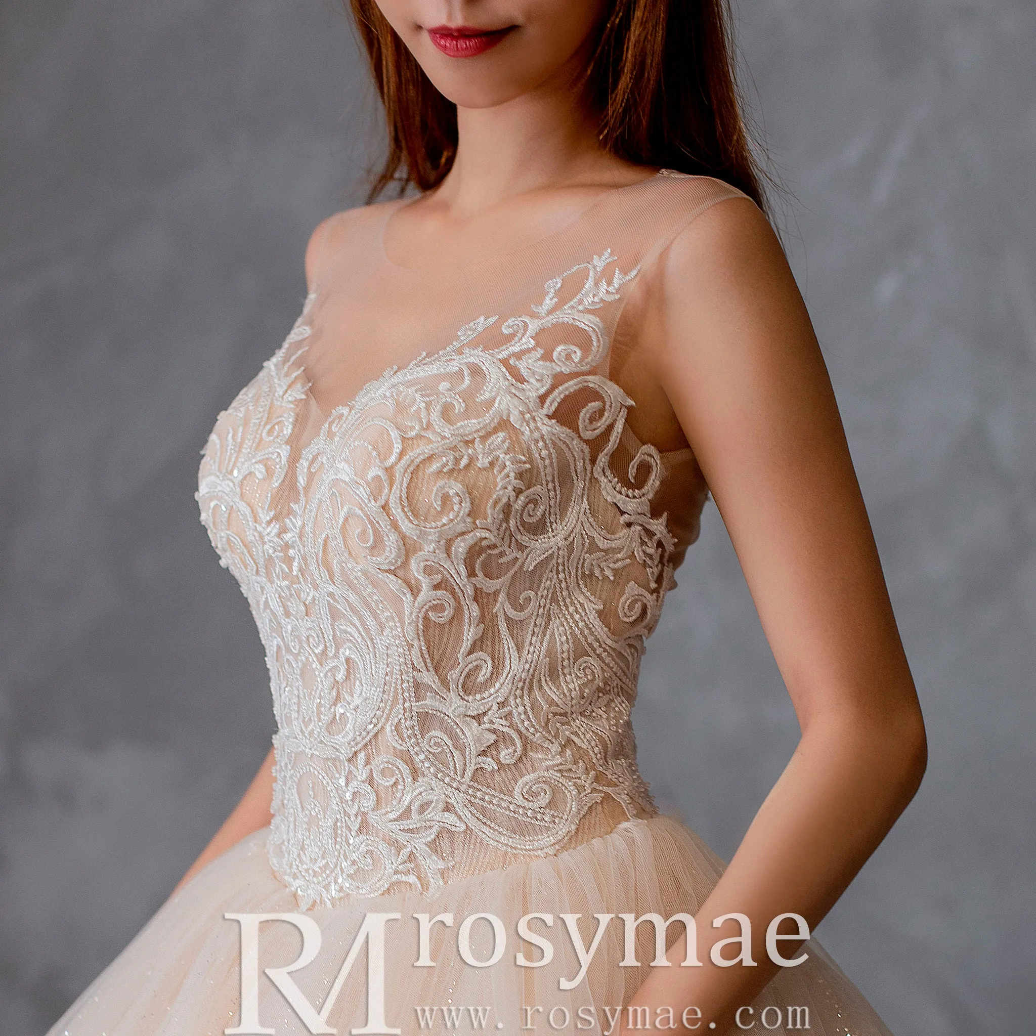 Gorgeous Ballgown V-neck Tulle Wedding Dress with Lace Appliques