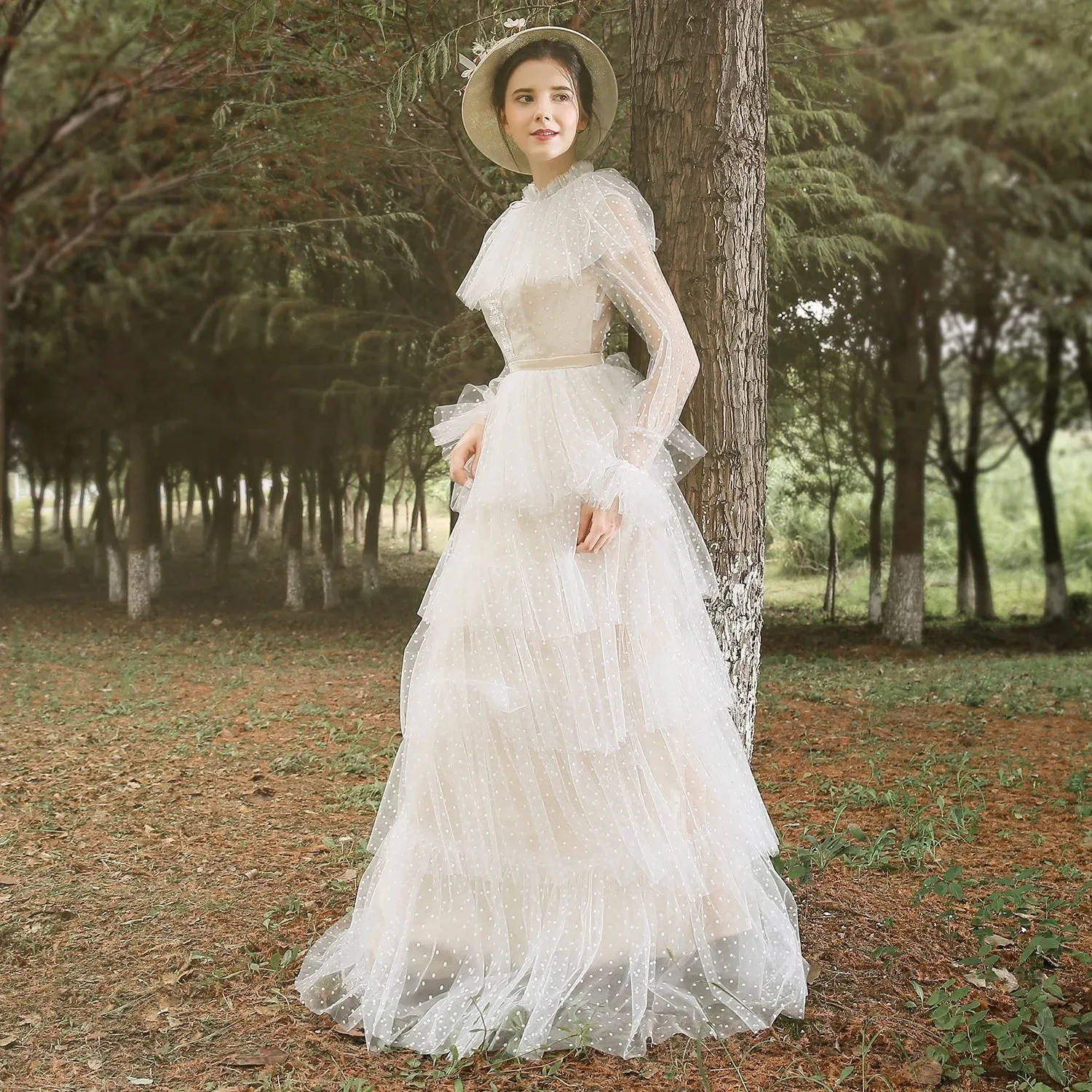 Long Sheer Sleeves Polka Dots Wedding Dress Retro Tiered Appliqued High Neck Vintage Muslim Tiered Tulle Bridal Gown Customized