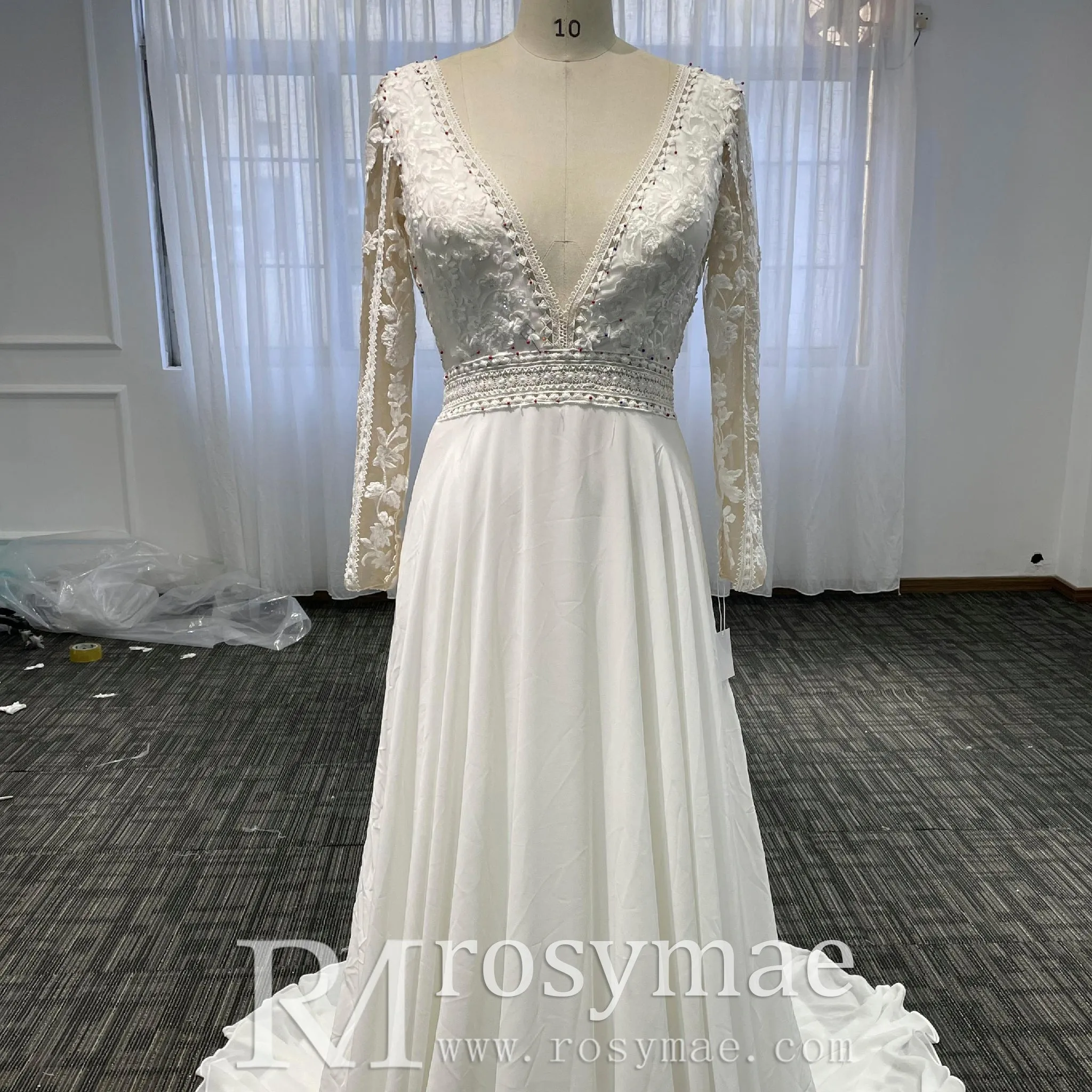 Long Sleeve V-neck Sheath Wedding Dresses With Lace