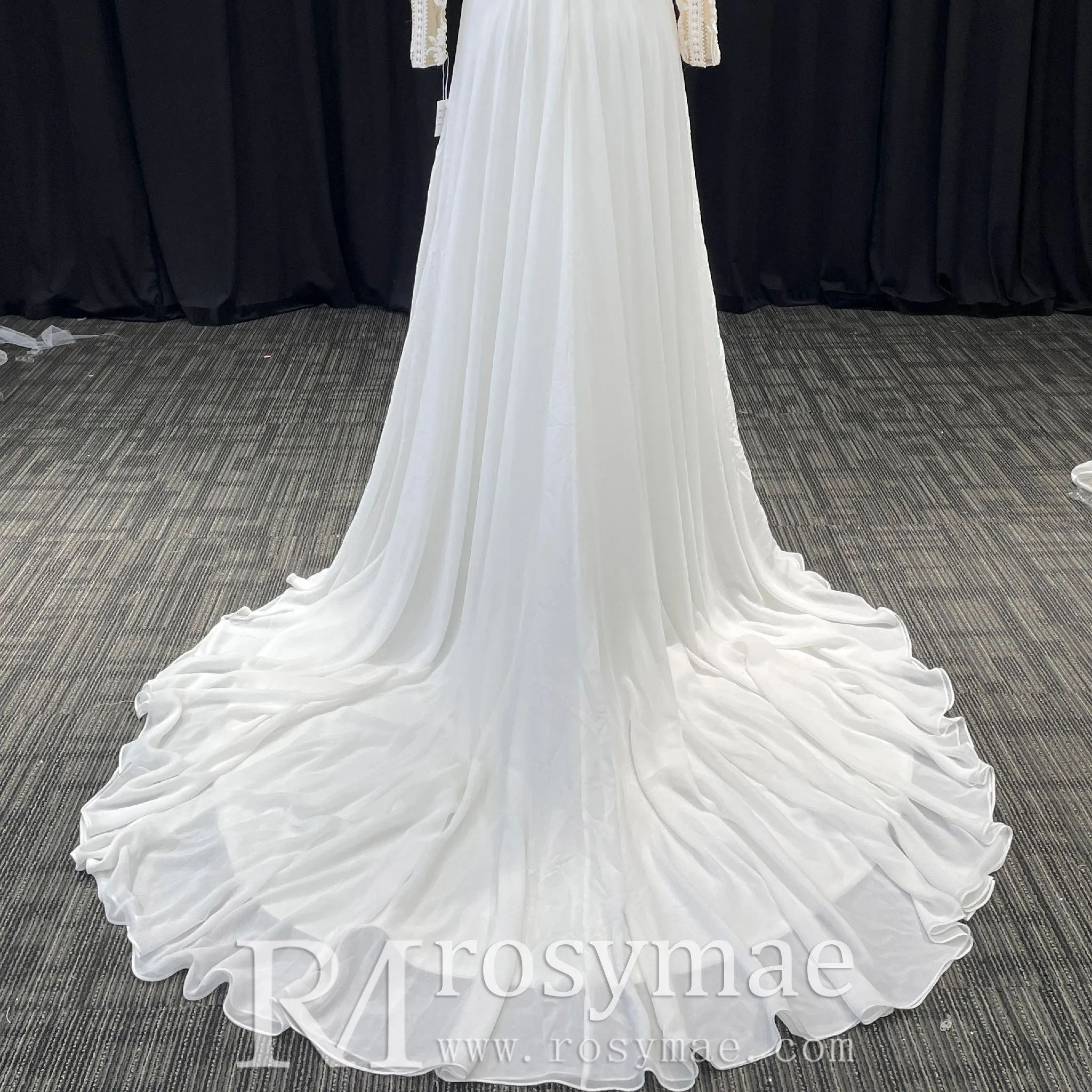 Long Sleeve V-neck Sheath Wedding Dresses With Lace