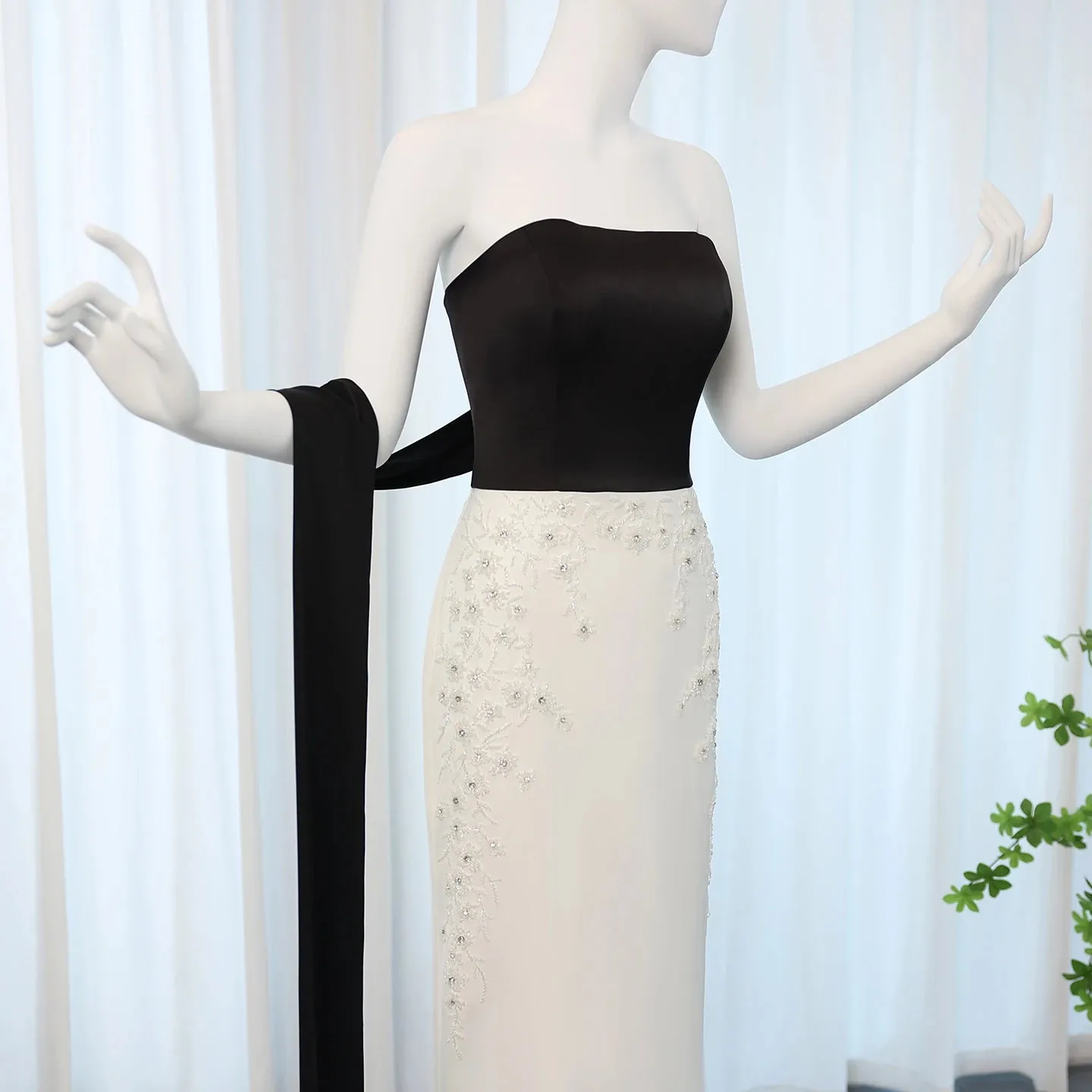 Luxury Beaded Black and White Strapless Evening Dress with Cape