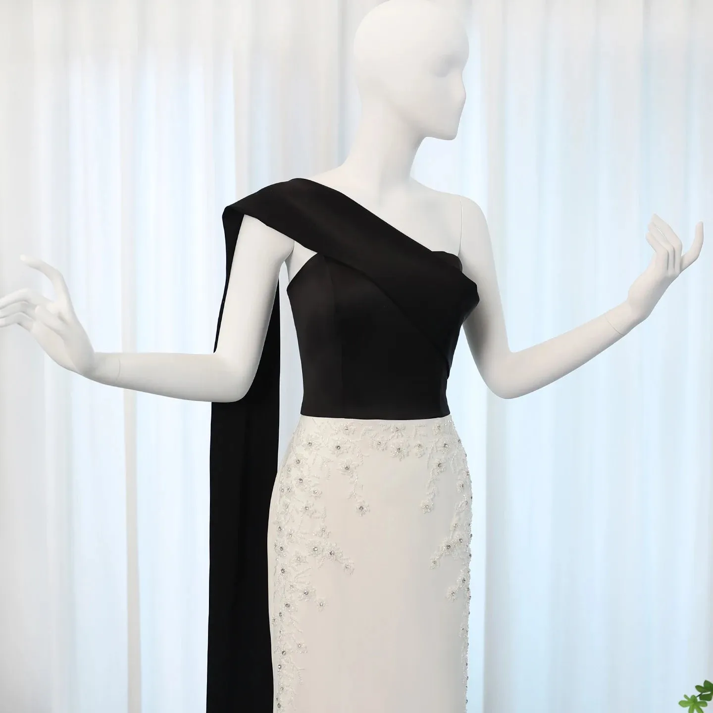 Luxury Beaded Black and White Strapless Evening Dress with Cape