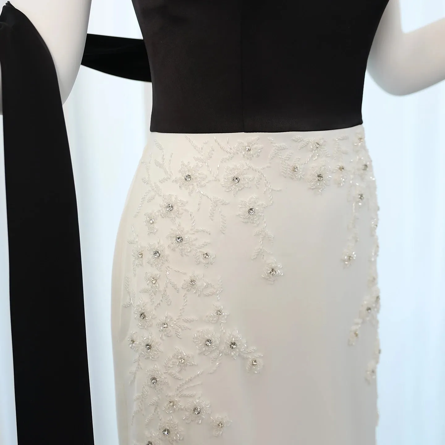 Luxury Beaded Black and White Strapless Evening Dress with Cape