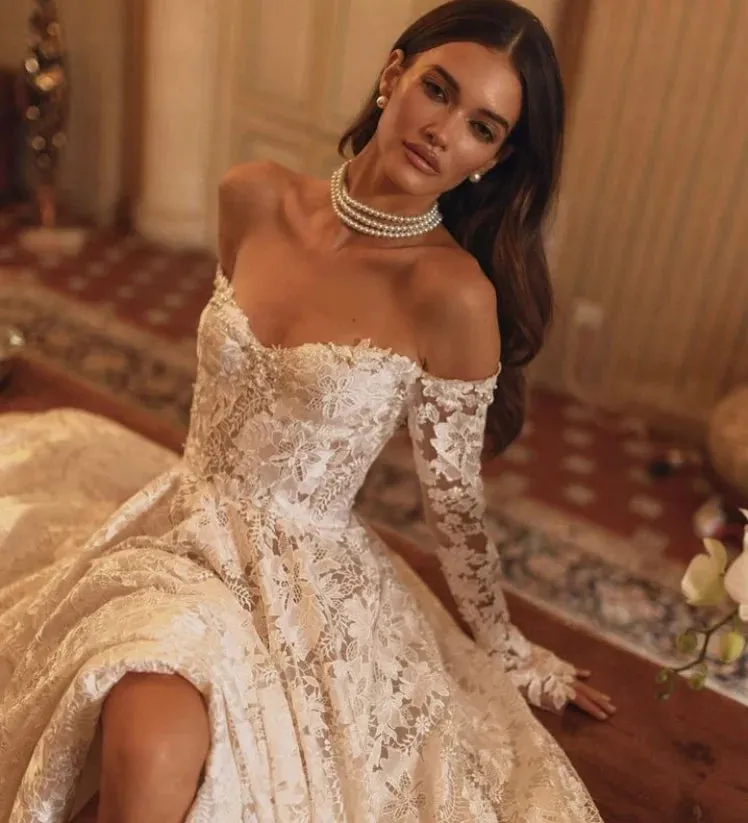 Luxury Vintage A-Line Lace Wedding Dress – Off-the-Shoulder, Long Sleeve, Chic & Customizable Bridal Gown