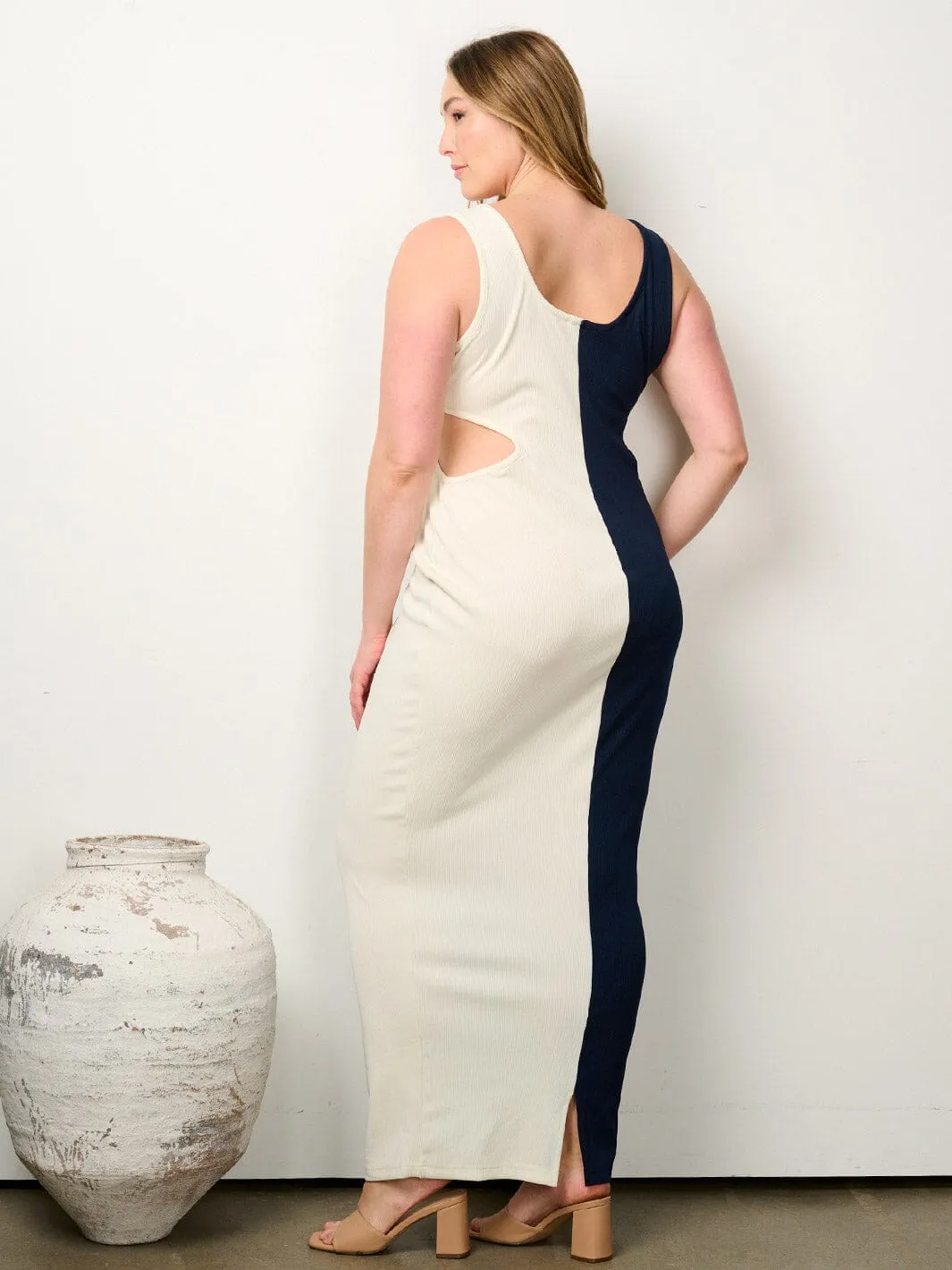 PLUS SIZE SLEEVELESS SIDE CUT OUT COLORBLOCK BODYCON MAXI DRESS