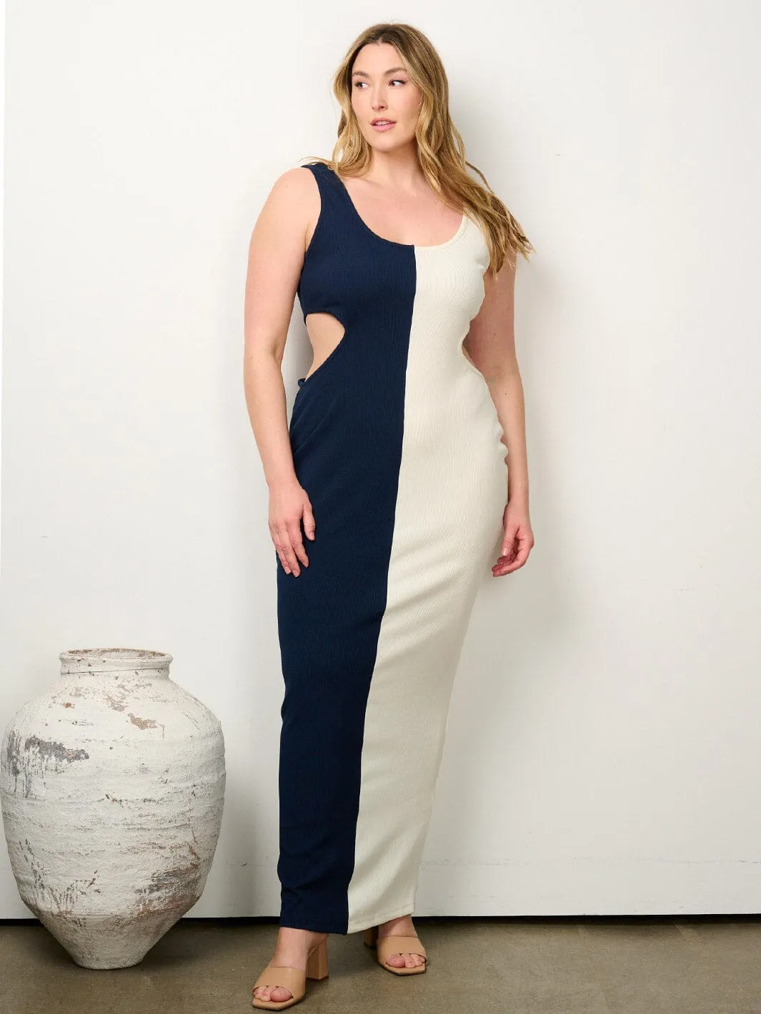 PLUS SIZE SLEEVELESS SIDE CUT OUT COLORBLOCK BODYCON MAXI DRESS