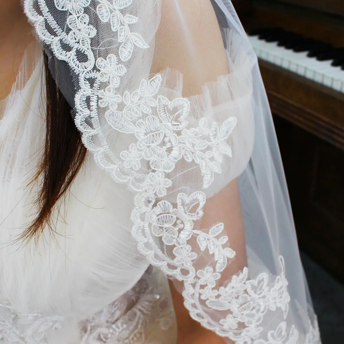 Roycebridal Lace Appliqued Mantilla Veils Fingertip Length V687