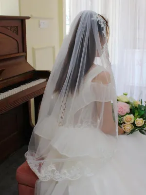 Roycebridal Lace Appliqued Mantilla Veils Fingertip Length V687