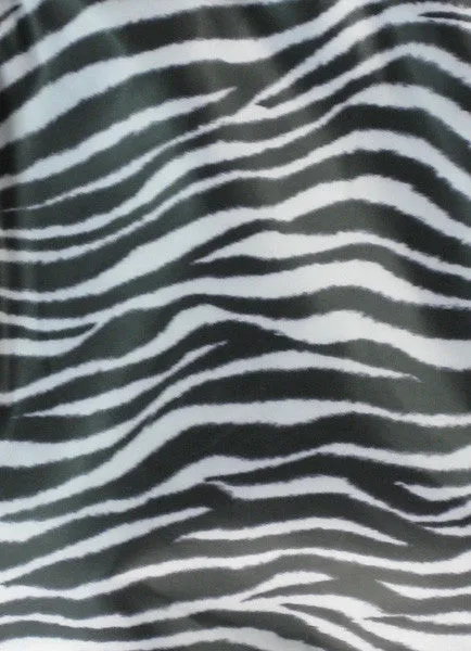 Salon Client Robes In Black White Zebra