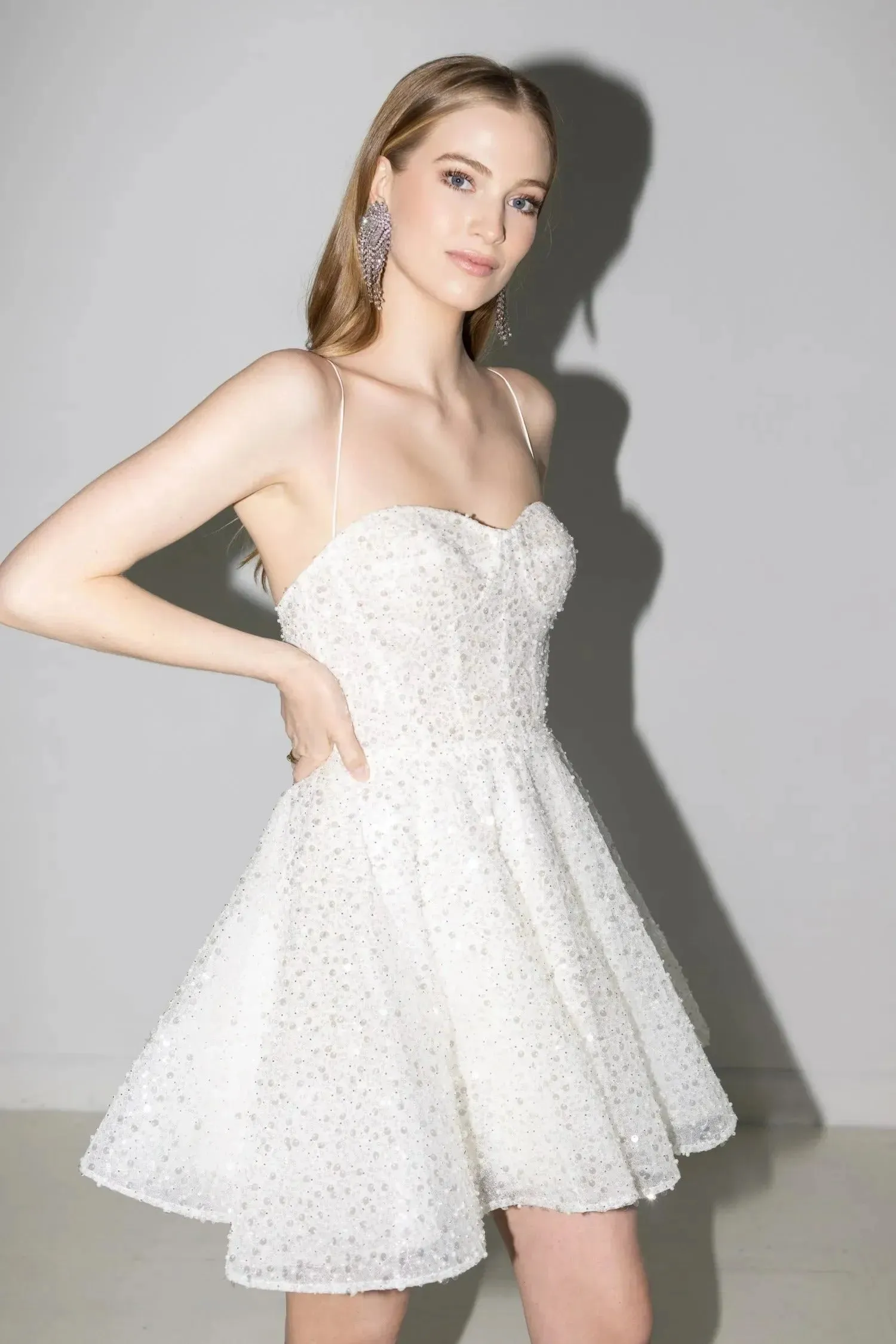 Sequined A-Line Wedding Dresses Bow Tulle Shoulder Strap Sweetheart Bridal Gowns Above Knee Vestido De Novia Custom Made