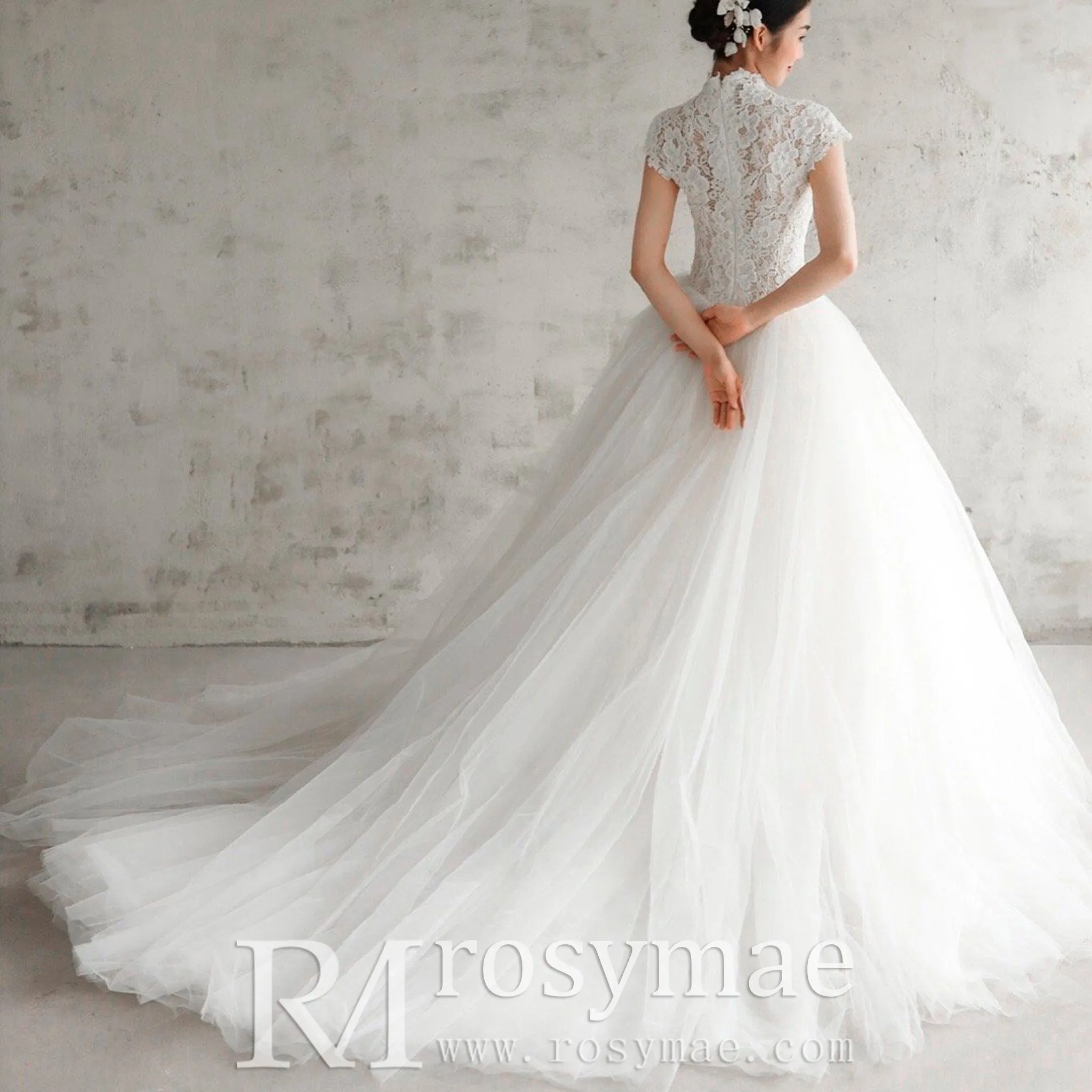 Stunning Women High Neck Ballgown Wedding Dress with Capped Sleeve