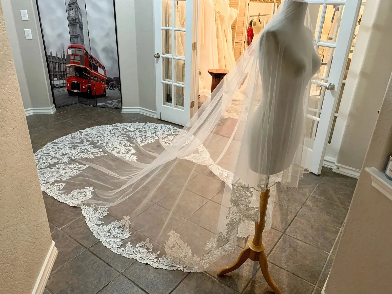 Style CV23 Scallop Lace with Beading Cathedral Veil