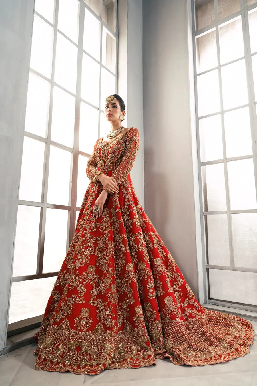 Wedding Dress Red Lehenga choli with long Tail Dupatta