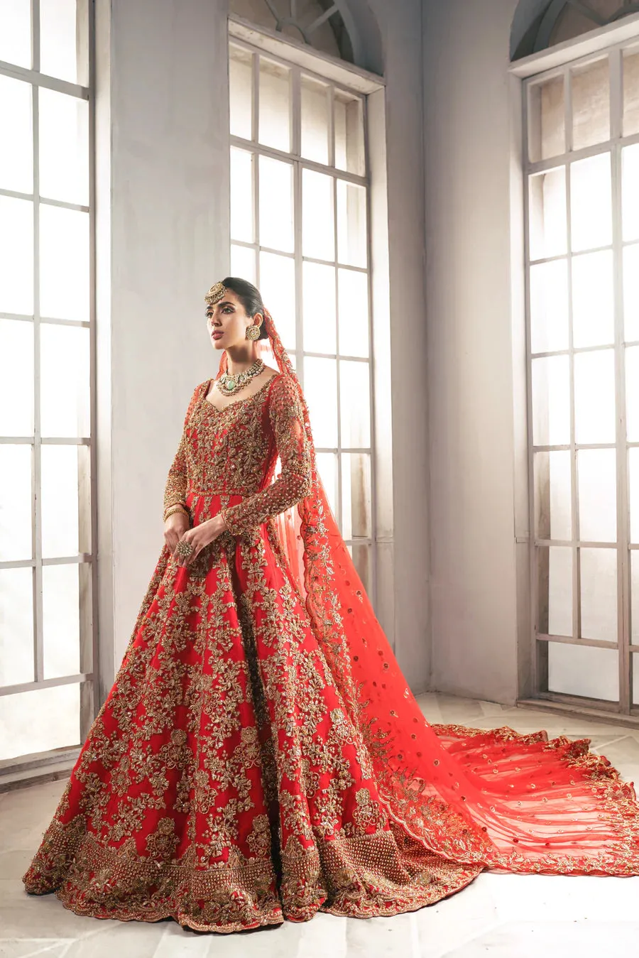 Wedding Dress Red Lehenga choli with long Tail Dupatta
